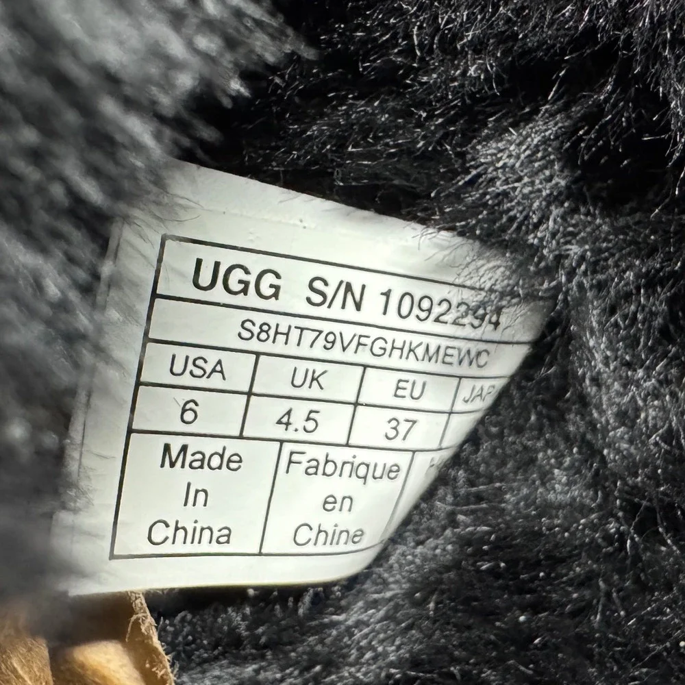 UGG bailey button